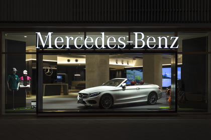 Mercedes Benz 西新宿